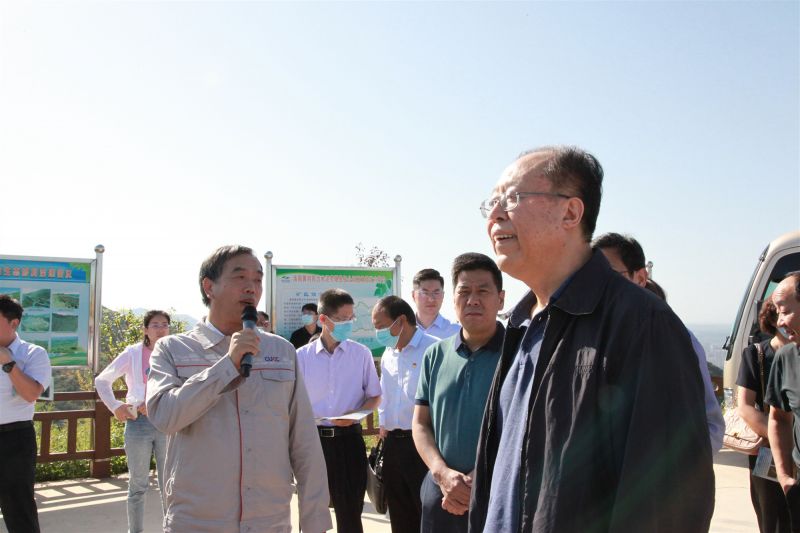 
				   
					河南省人大常委會(huì)黨組副書記、副主任馬懿一行到洛陽黃河同力調(diào)研
				 